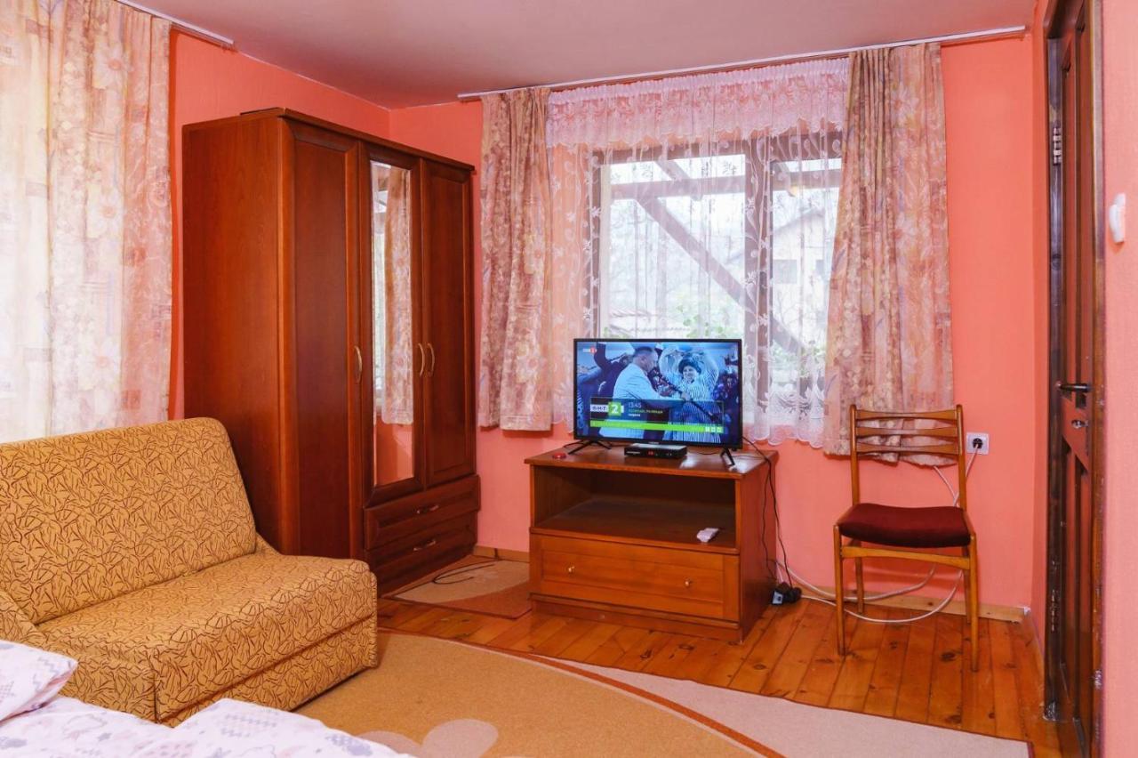 Фън Шуй Къща За Гости 88 Dobrinischte Exterior foto